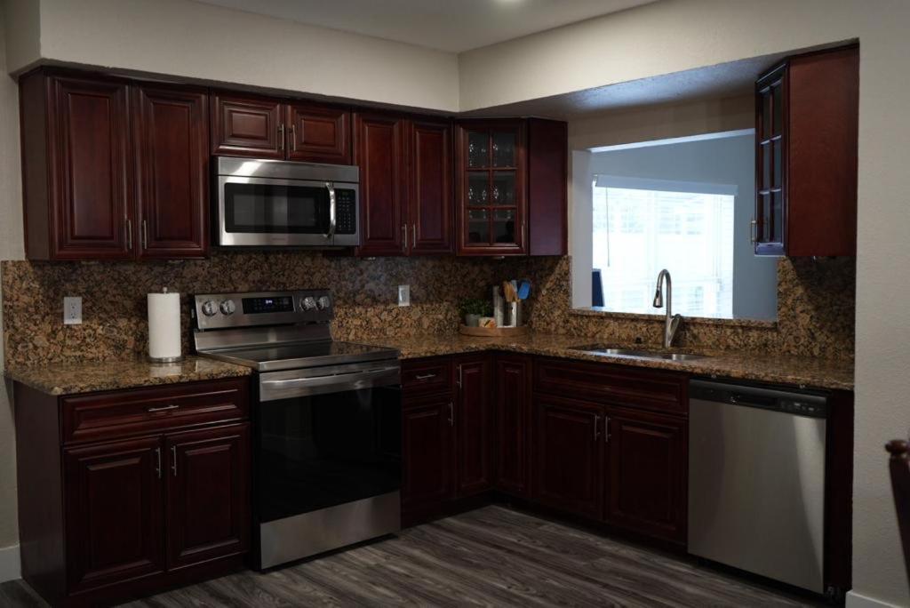 Hosting New Villa Tampa Dış mekan fotoğraf
